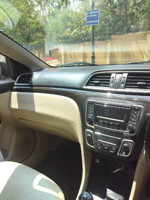 https://images10.gaadi.com/usedgaadi-sellcar/UsedCar/d5bd9718a/0311c49f-33ea-44ad-9a49-ee6cba23c9f8.jpg?imwidth=6402