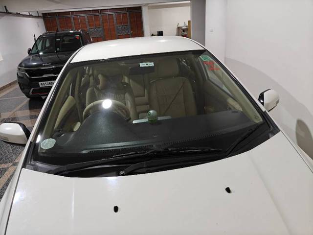 https://images10.gaadi.com/usedgaadi-sellcar/UsedCar/d5bedfb4a/f57ee09d-464b-47b1-83c7-260964968573.jpg?imwidth=6401
