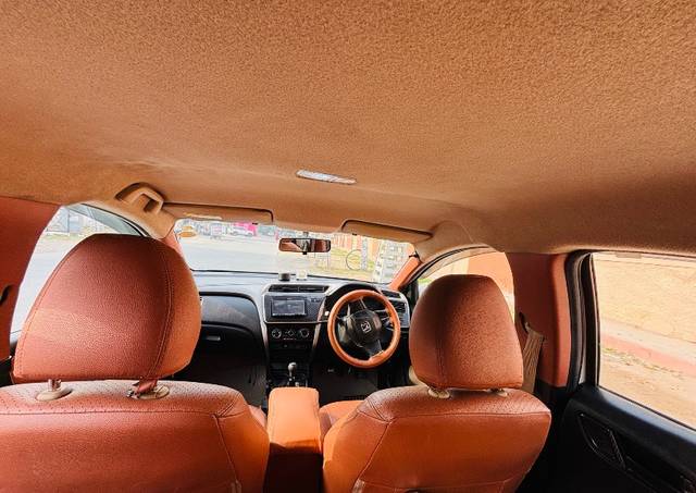 https://images10.gaadi.com/usedgaadi-sellcar/UsedCar/d5bef439a/66063a45-f114-4a6a-b02e-db1a92c8c9c7.jpeg?imwidth=6401
