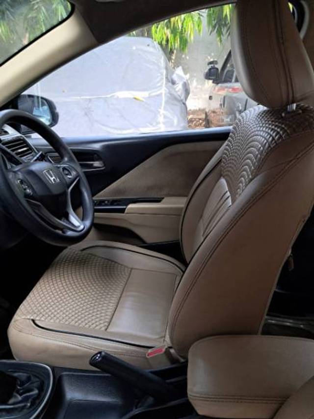 https://images10.gaadi.com/usedgaadi-sellcar/UsedCar/d5c06b94a/c73abdf9-22c3-46ec-af1c-d05e7cbebcd6.jpg?imwidth=6401