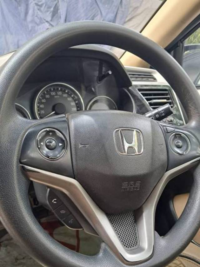 https://images10.gaadi.com/usedgaadi-sellcar/UsedCar/d5c06b94a/ec2875d7-6a41-4420-bcb5-28b97e371235.jpg?imwidth=6402