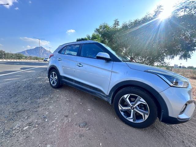 https://images10.gaadi.com/usedgaadi-sellcar/UsedCar/d5c2ae8aa/0bc7505a-0077-4ab1-a218-222519a31d3e.jpeg?imwidth=6402