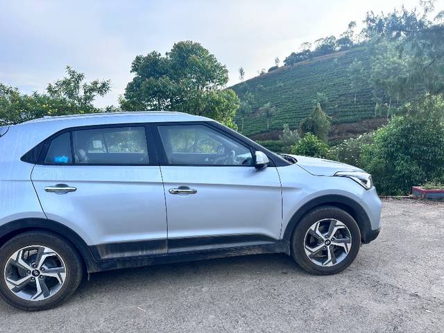 https://images10.gaadi.com/usedgaadi-sellcar/UsedCar/d5c2ae8aa/227e0bf4-a24e-4f50-8f02-ec89b47611aa.jpeg?imwidth=6400