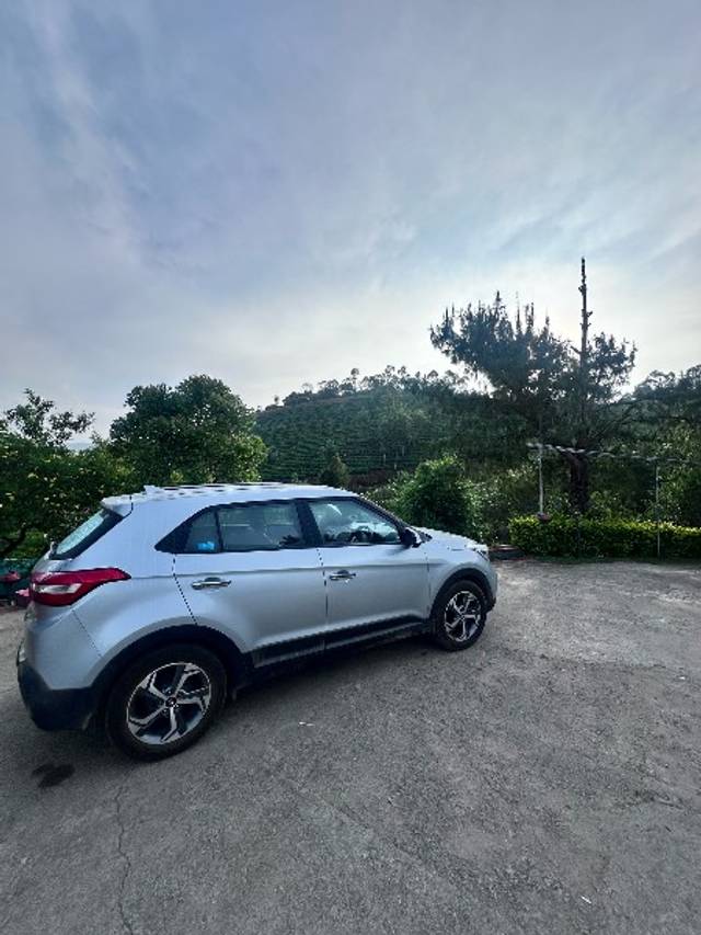 https://images10.gaadi.com/usedgaadi-sellcar/UsedCar/d5c2ae8aa/6ec0350f-efc7-4340-932e-c83394c95f0b.jpeg?imwidth=6401