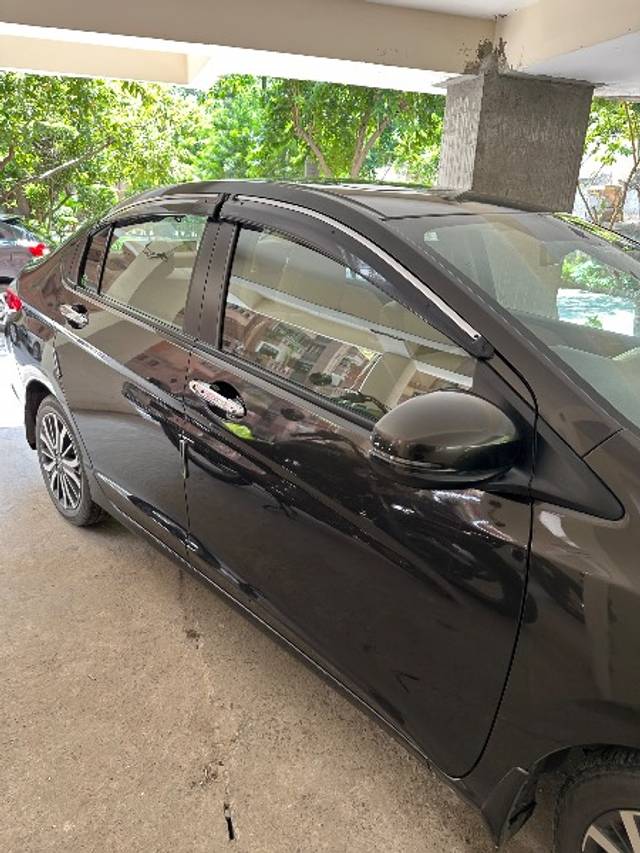 https://images10.gaadi.com/usedgaadi-sellcar/UsedCar/d5c3ae24a/ecaebf20-8aff-4fec-8643-54964195c124.jpeg?imwidth=6402