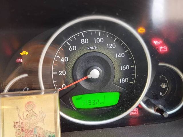 https://images10.gaadi.com/usedgaadi-sellcar/UsedCar/d5c4190ba/89c0d0bd-98cb-47cf-beb2-acf12631a64a.jpg?imwidth=6402
