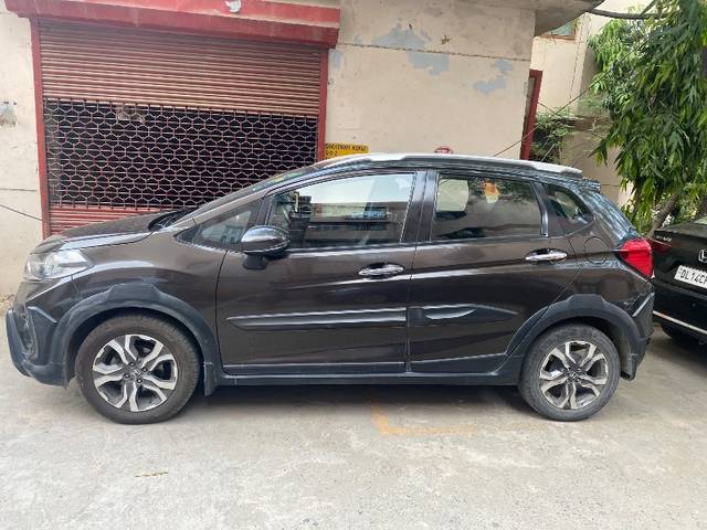 https://images10.gaadi.com/usedgaadi-sellcar/UsedCar/d5c46516a/51f85e4e-32f2-431d-8170-11a6a7ebb274.jpg?imwidth=6401