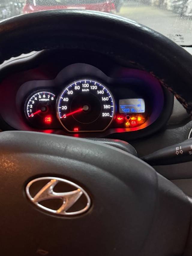 https://images10.gaadi.com/usedgaadi-sellcar/UsedCar/d5c4dde6a/db9d07b1-5b3e-452d-8f86-0ce3bdbfb4a5.jpeg?imwidth=6402