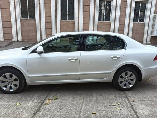 https://images10.gaadi.com/usedgaadi-sellcar/UsedCar/d5c56d25a/50355696-3579-409f-9ca2-cbcab8f88a90.jpg?imwidth=6402
