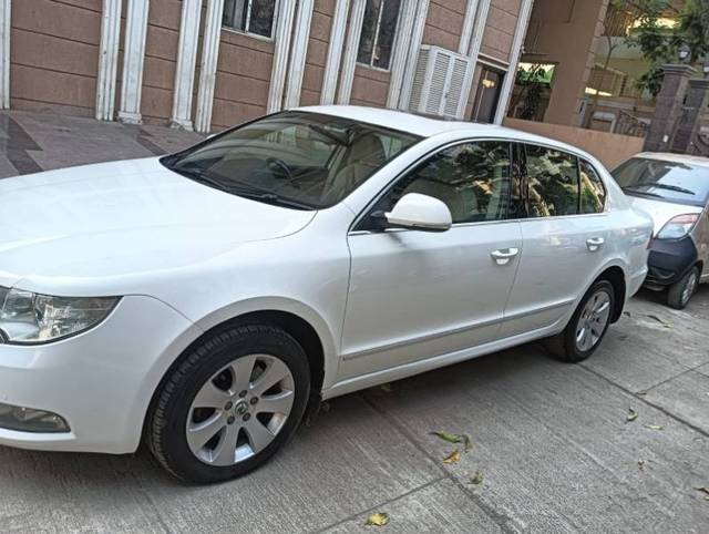 https://images10.gaadi.com/usedgaadi-sellcar/UsedCar/d5c56d25a/c26ef723-1957-42f6-920b-7c292f78d1d8.jpg?imwidth=6400