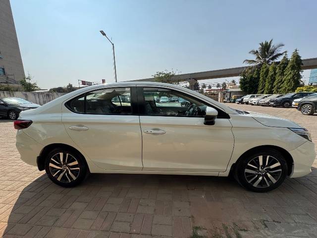 https://images10.gaadi.com/usedgaadi-sellcar/UsedCar/d5c594f9a/337f82a8-7820-4255-b347-d7ffd9d184c0.jpeg?imwidth=6401