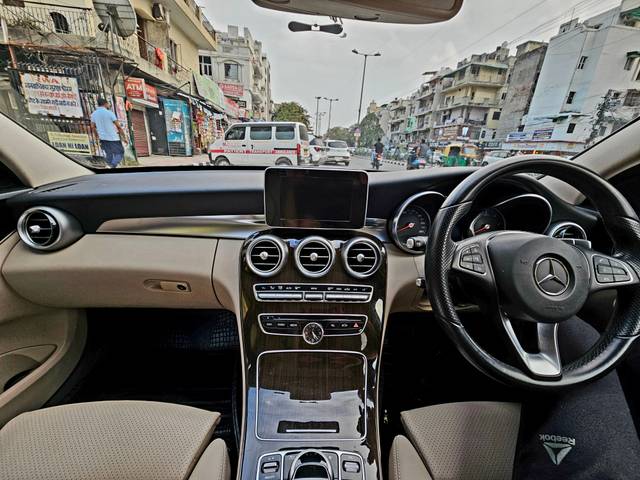 https://images10.gaadi.com/usedgaadi-sellcar/UsedCar/d5c70adba/cac41f96-bc7d-415d-a566-1f16df796e86.jpg?imwidth=6402