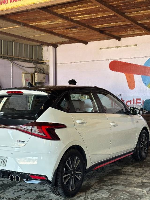 https://images10.gaadi.com/usedgaadi-sellcar/UsedCar/d5c711d3a/7a0af76f-384f-49f9-b6b9-57815a981e51.jpeg?imwidth=6401