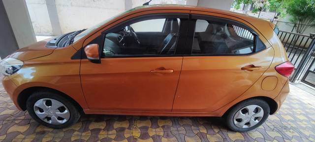 https://images10.gaadi.com/usedgaadi-sellcar/UsedCar/d5c8b2efa/0c0f96a1-e2a3-4b2f-86a0-ad6f6ebcc135.jpg?imwidth=6402