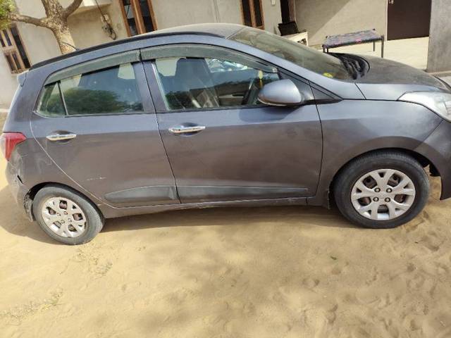 https://images10.gaadi.com/usedgaadi-sellcar/UsedCar/d5cc35cba/098e739f-4236-44f1-8a7e-a52a4a34cc3a.jpg?imwidth=6401