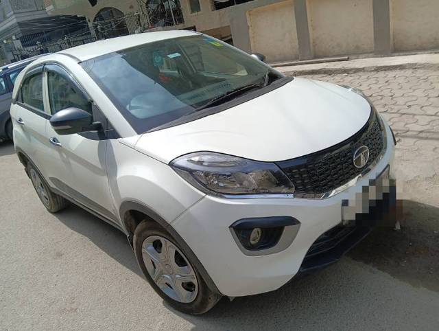 https://images10.gaadi.com/usedgaadi-sellcar/UsedCar/d5cc4f78a/1c4c8620-b238-4651-a38e-10ce001ada35.jpg?imwidth=6400