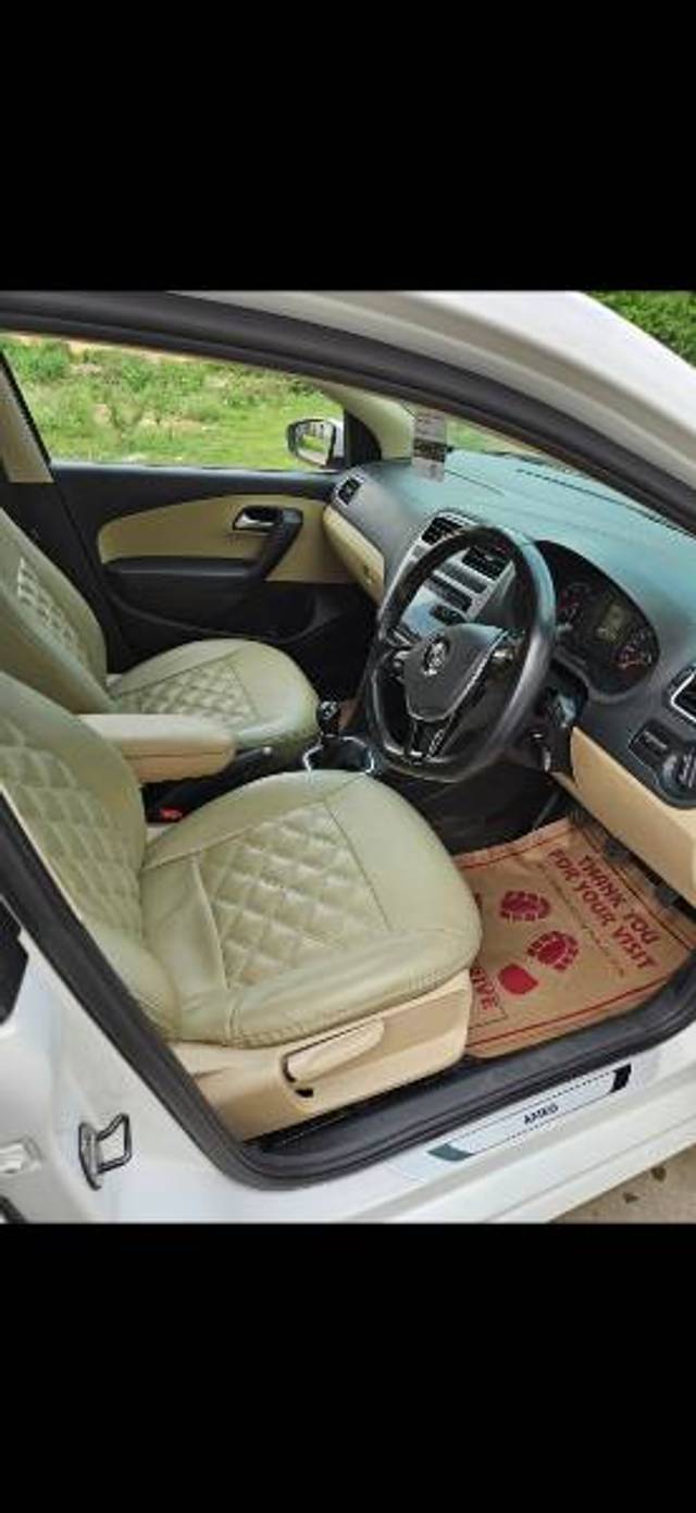 https://images10.gaadi.com/usedgaadi-sellcar/UsedCar/d5cd3e41a/882caf30-5b39-4d66-89e3-801d85104a58.jpg?imwidth=6402