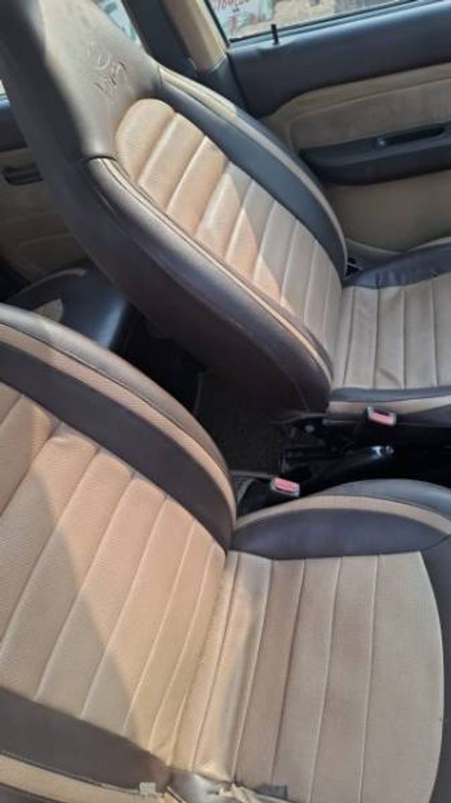 https://images10.gaadi.com/usedgaadi-sellcar/UsedCar/d5ce2409a/585a69a7-0c91-40a2-9041-c2fd7b26d5ff.jpeg?imwidth=6402