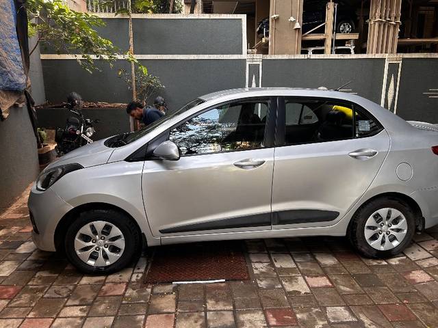 https://images10.gaadi.com/usedgaadi-sellcar/UsedCar/d5d11830a/defed515-7a23-47b9-80bd-f599eb843d2a.jpeg?imwidth=6400