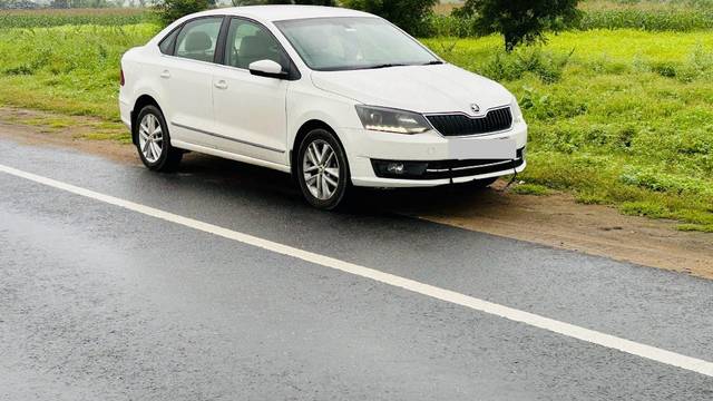 https://images10.gaadi.com/usedgaadi-sellcar/UsedCar/d5d16e24a/320fded9-ca10-400c-bb0e-d16c267c7dac.jpeg?imwidth=6400