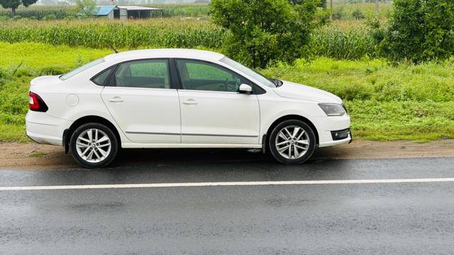 https://images10.gaadi.com/usedgaadi-sellcar/UsedCar/d5d16e24a/57a5dad7-9cd0-4aa6-838b-38365e374beb.jpeg?imwidth=6401