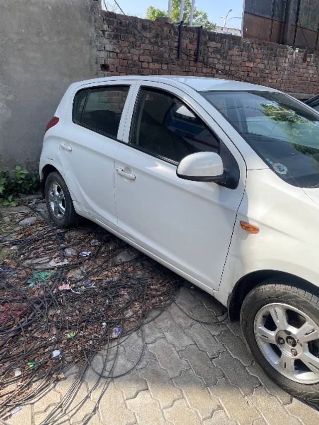 https://images10.gaadi.com/usedgaadi-sellcar/UsedCar/d5d24859a/11b1d69a-241b-4e07-b341-22d1d2e126c9.jpg?imwidth=6402