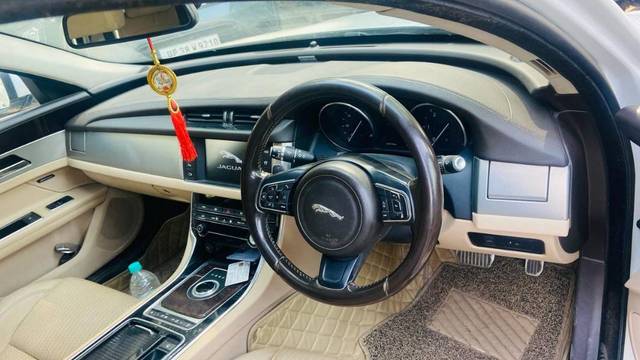 https://images10.gaadi.com/usedgaadi-sellcar/UsedCar/d5d2a6e0a/a1fa6eaf-88d2-43c8-846f-2c3d536b80ac.jpg?imwidth=6402