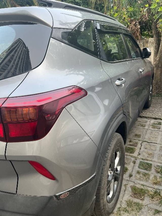https://images10.gaadi.com/usedgaadi-sellcar/UsedCar/d5d2e52da/27bbd496-4cac-40a4-b1d5-03c7b5717572.jpeg?imwidth=6401