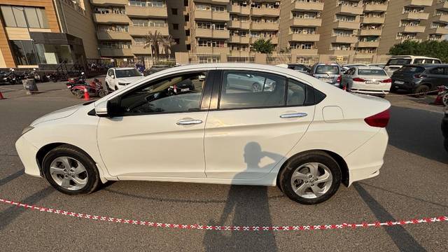 https://images10.gaadi.com/usedgaadi-sellcar/UsedCar/d5d35c70a/89c374d9-0fc8-48a7-8ff0-2c13f1eaaa9c.jpeg?imwidth=6402