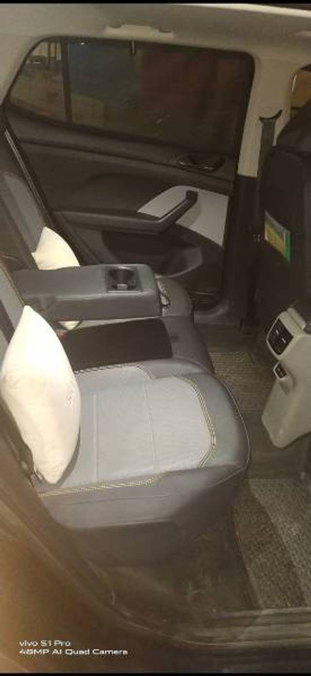https://images10.gaadi.com/usedgaadi-sellcar/UsedCar/d5d44064a/de20991f-6341-4735-a5eb-ca2b6b8ef724.jpg?imwidth=6402