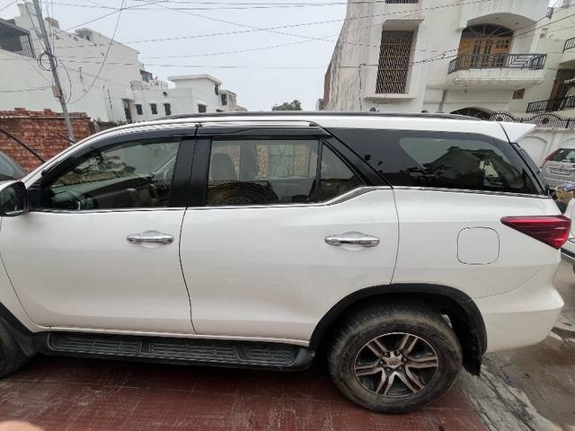 https://images10.gaadi.com/usedgaadi-sellcar/UsedCar/d5d483c2a/d2fbffdc-abbc-4c44-8cac-15f2b3322cd5.jpeg?imwidth=6402