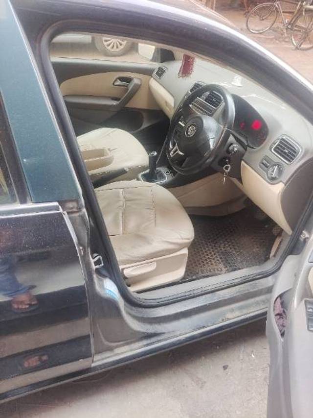 https://images10.gaadi.com/usedgaadi-sellcar/UsedCar/d5d5b13ba/29e97df6-ee8b-40e5-ba44-64d7a0a76cb4.jpg?imwidth=6402