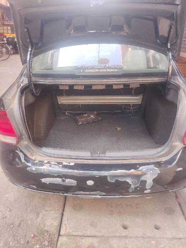 https://images10.gaadi.com/usedgaadi-sellcar/UsedCar/d5d5b13ba/ae82d4cc-e058-4da0-a12c-37d240cb913d.jpg?imwidth=6401