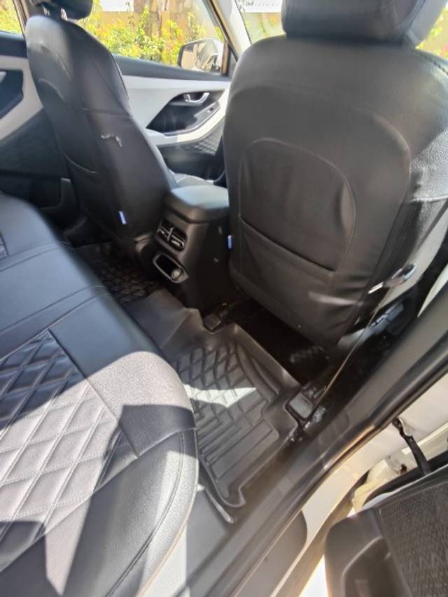 https://images10.gaadi.com/usedgaadi-sellcar/UsedCar/d5d6761aa/50e07f6b-2d23-4e2d-ba98-ad9e5955c8d8.jpeg?imwidth=6401