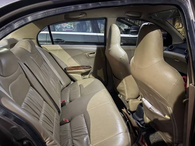 https://images10.gaadi.com/usedgaadi-sellcar/UsedCar/d5d7e3fea/e2b1855f-4b18-4d7d-9512-2ca729d79e4b.jpg?imwidth=6401