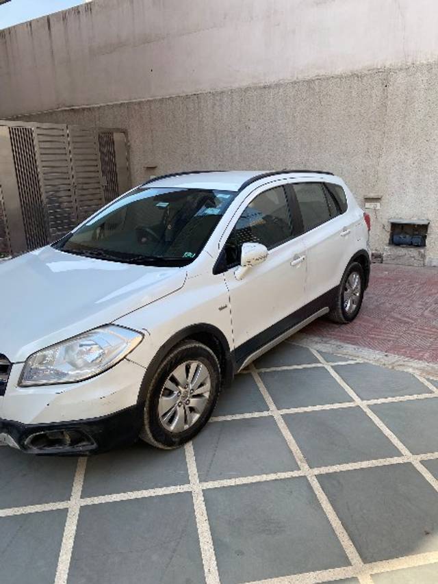 https://images10.gaadi.com/usedgaadi-sellcar/UsedCar/d5d81c08a/1540e3d1-4c9a-4767-9605-d76acb00c070.jpeg?imwidth=6400
