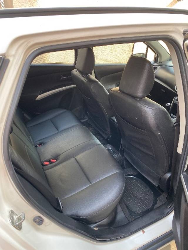 https://images10.gaadi.com/usedgaadi-sellcar/UsedCar/d5d81c08a/745ca017-3752-4192-9d2a-883e0577f134.jpeg?imwidth=6402