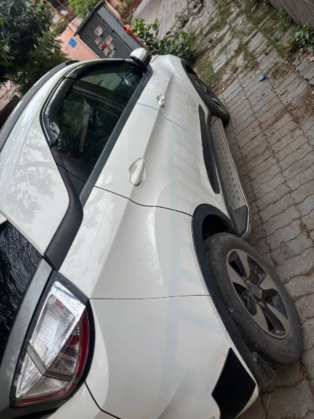 https://images10.gaadi.com/usedgaadi-sellcar/UsedCar/d5d851f9a/e4a9c554-04e1-4324-96ba-39e1b86d00d2.jpeg?imwidth=6402