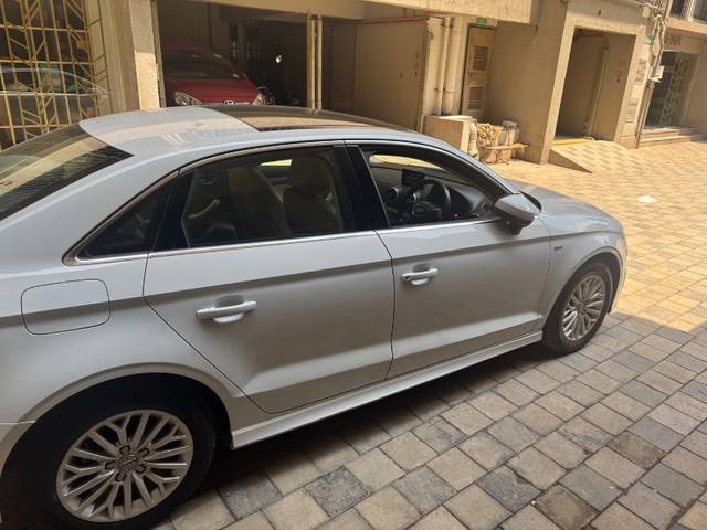 https://images10.gaadi.com/usedgaadi-sellcar/UsedCar/d5d88603a/bf14771a-7d3f-41ee-be3f-625d671421b8.jpeg?imwidth=6402