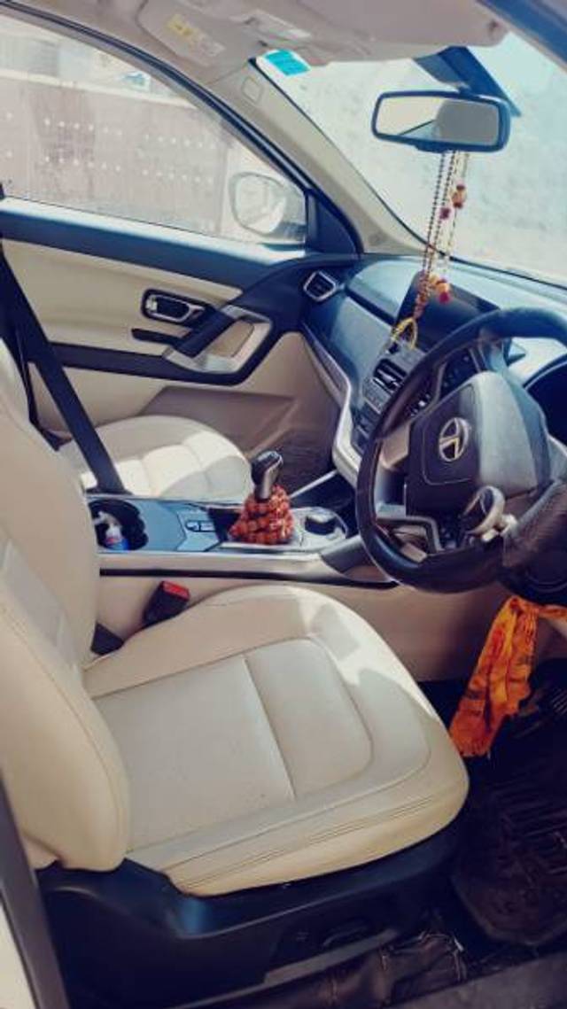 https://images10.gaadi.com/usedgaadi-sellcar/UsedCar/d5d9c8bda/3b2228e7-817e-4a8b-9d9b-1386888d6d16.jpg?imwidth=6401