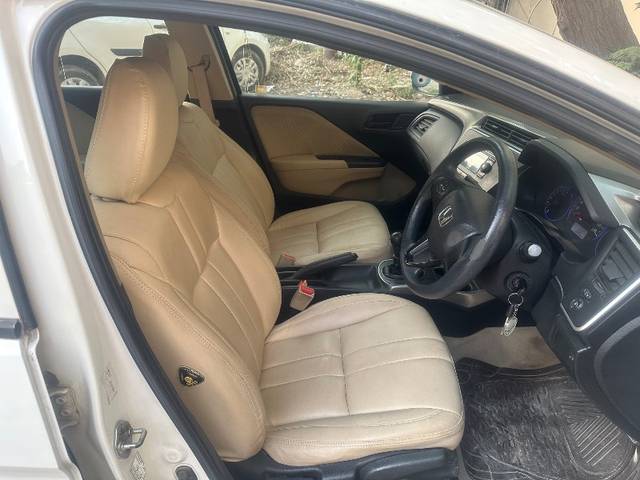 https://images10.gaadi.com/usedgaadi-sellcar/UsedCar/d5db4cf7a/12f4b3f4-3647-4220-bb69-2c7260e00c95.jpeg?imwidth=6402