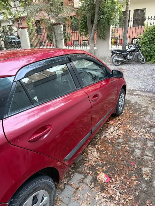 https://images10.gaadi.com/usedgaadi-sellcar/UsedCar/d5dbbb40a/cd59fcff-2591-4c3a-9935-06a988bc9c22.jpeg?imwidth=6400