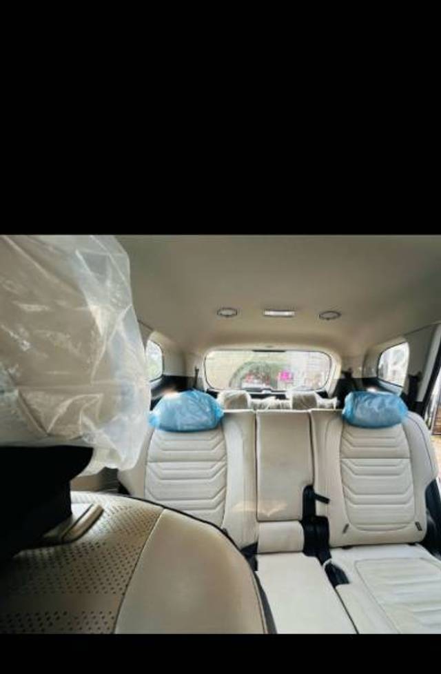 https://images10.gaadi.com/usedgaadi-sellcar/UsedCar/d5dcd2a4a/1f8da25d-595e-4657-a8e7-d8462a102456.jpg?imwidth=6402