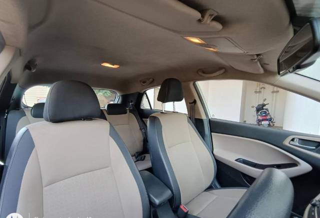 https://images10.gaadi.com/usedgaadi-sellcar/UsedCar/d5dd79eda/e1583adf-38f1-43a7-b984-ec67656aa79a.jpg?imwidth=6401
