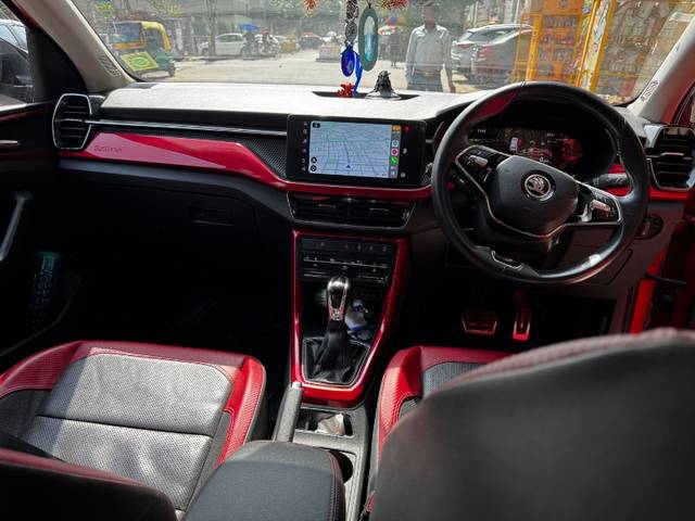 https://images10.gaadi.com/usedgaadi-sellcar/UsedCar/d5decd2ea/68f554de-b75f-4242-bacf-2aad86edef91.jpeg?imwidth=6402