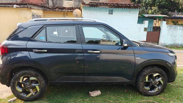 https://images10.gaadi.com/usedgaadi-sellcar/UsedCar/d5dfa237a/372bd95c-ee3c-4a46-9ae6-1fe048c62499.jpg?imwidth=6400