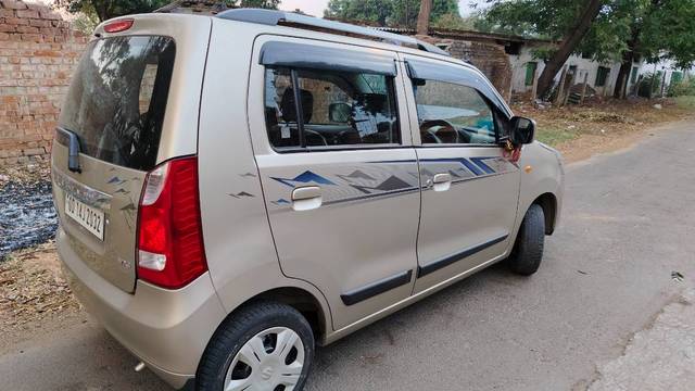 https://images10.gaadi.com/usedgaadi-sellcar/UsedCar/d5e096cea/750478a5-c643-42b3-905a-2221a41b20d4.jpg?imwidth=6402