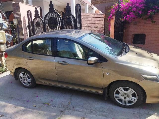 https://images10.gaadi.com/usedgaadi-sellcar/UsedCar/d5e24205a/93467914-78ae-4894-8865-40d7d4968d43.jpg?imwidth=6401