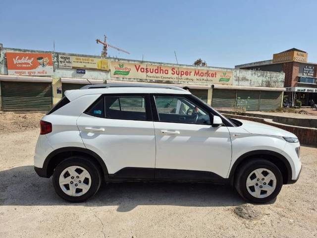 https://images10.gaadi.com/usedgaadi-sellcar/UsedCar/d5e4905ca/217757be-b532-4644-b3c6-5e16e2414a38.jpg?imwidth=6401