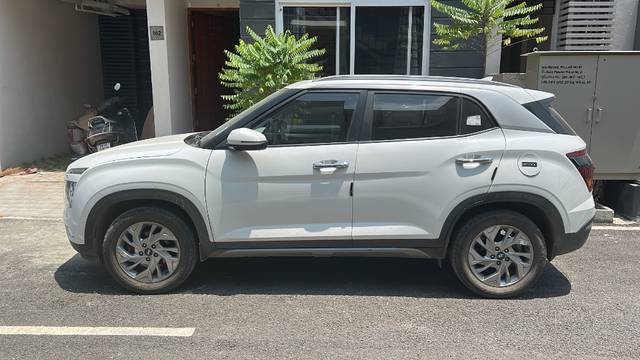 https://images10.gaadi.com/usedgaadi-sellcar/UsedCar/d5e4c3fda/fefe8bd8-f257-4616-9657-9ab85fa1853b.jpeg?imwidth=6400